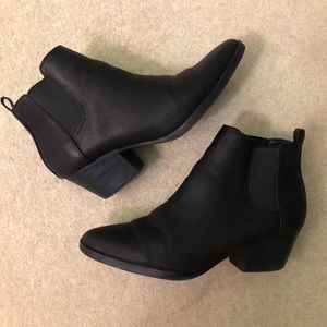 Black booties from old navy size 9